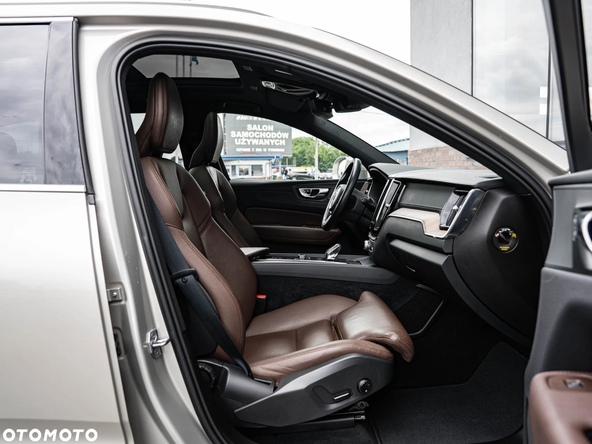 Volvo XC 60 T6 AWD Plug-In Hybrid Inscription - 24