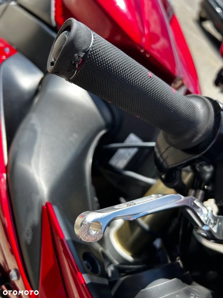 Yamaha R1 - 7