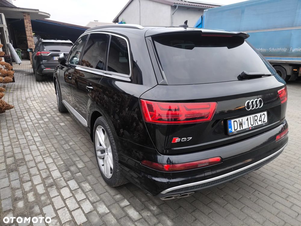 Audi SQ7 - 7
