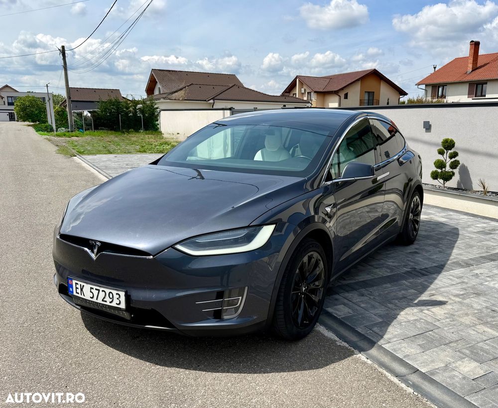 Tesla Model X - 2