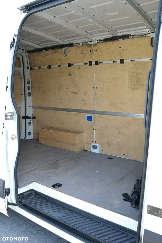 Mercedes-Benz Sprinter - 21