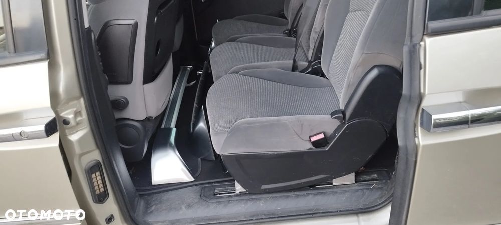 Peugeot 807 HDi 135 Active - 13