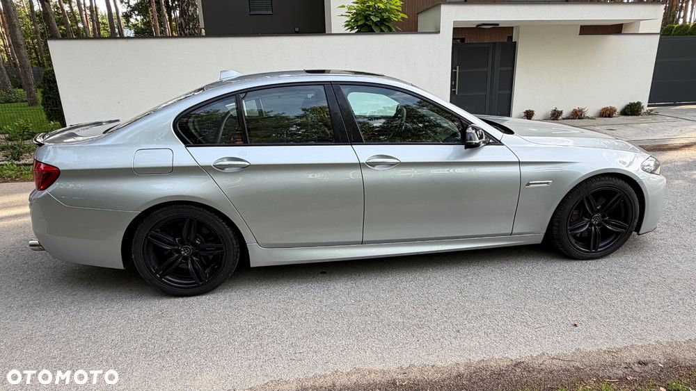 BMW Seria 5 550i - 13