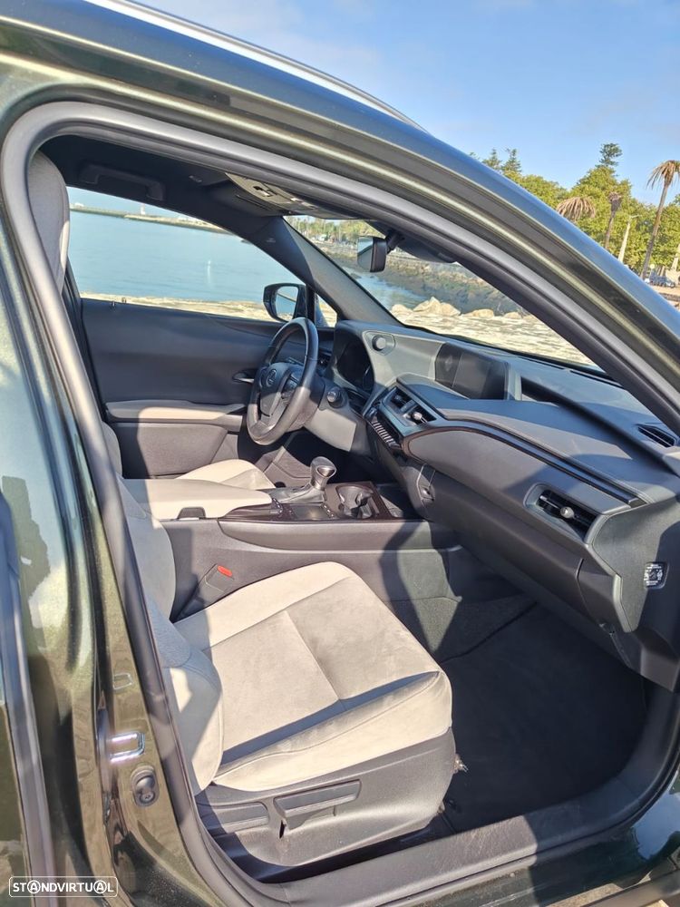 Lexus UX 250h Executive+ - 11