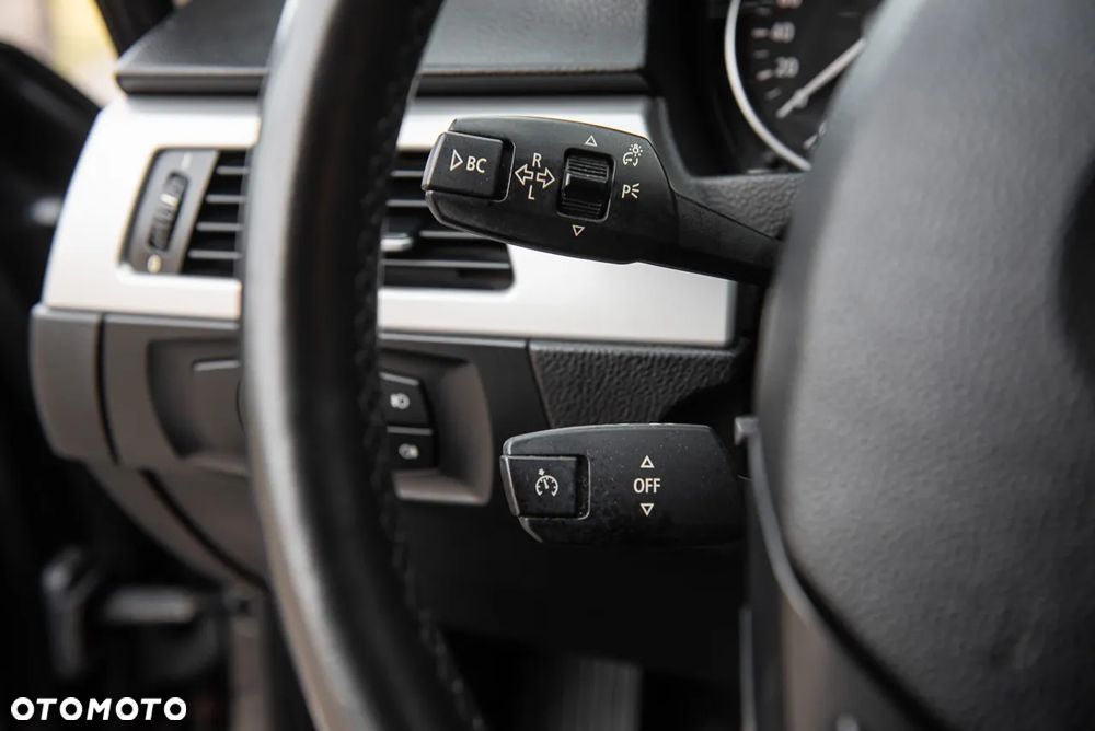 BMW Seria 3 330i - 18