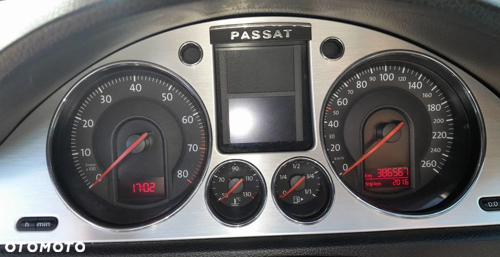 Volkswagen Passat 2.0 FSI Highline - 13