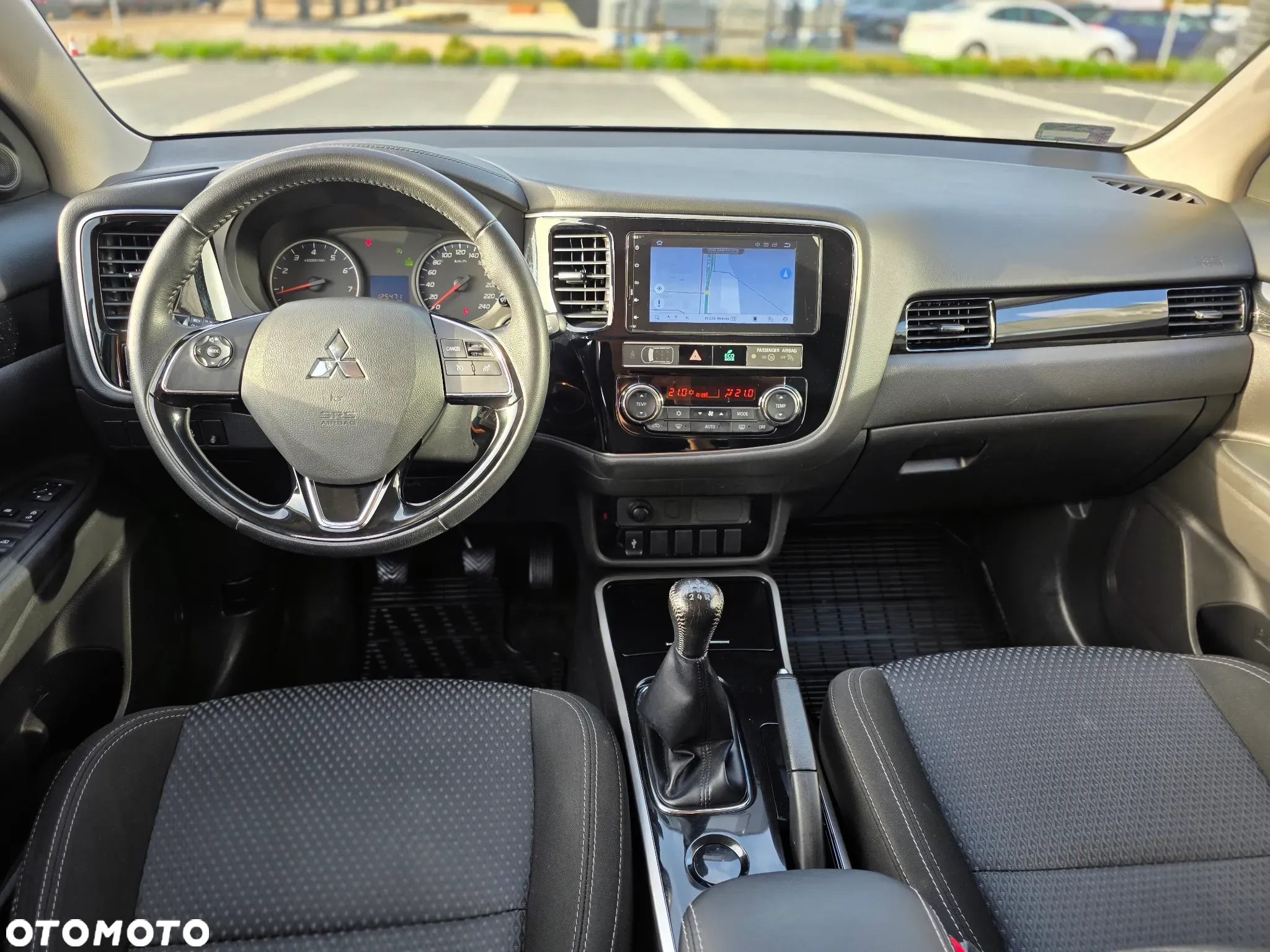 Mitsubishi Outlander 2.0 Invite + 2WD - 25