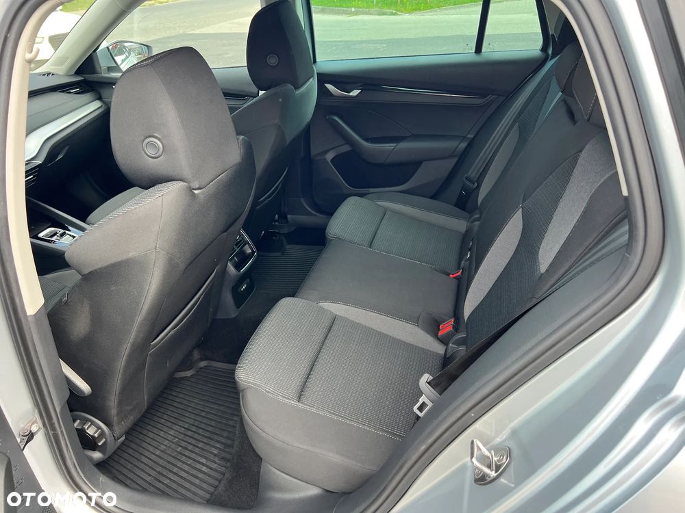 Skoda Octavia 1.5 TSI mHEV Selection DSG - 13
