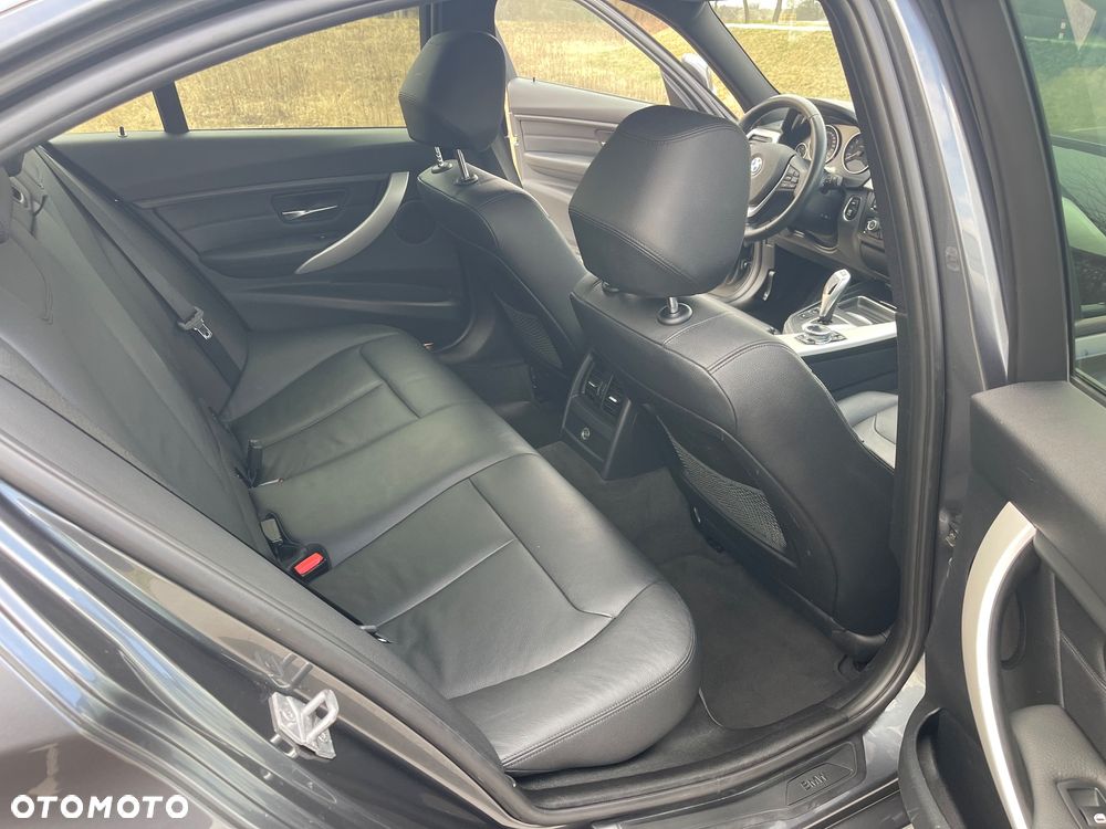 BMW Seria 3 320i - 21