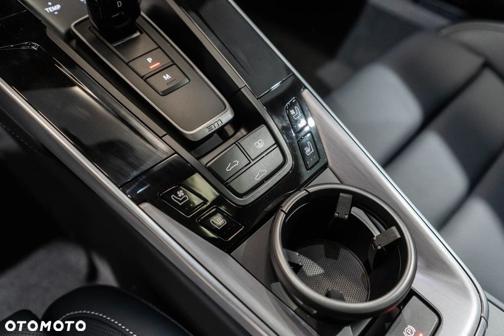 Porsche 911 Carrera 4S - 28
