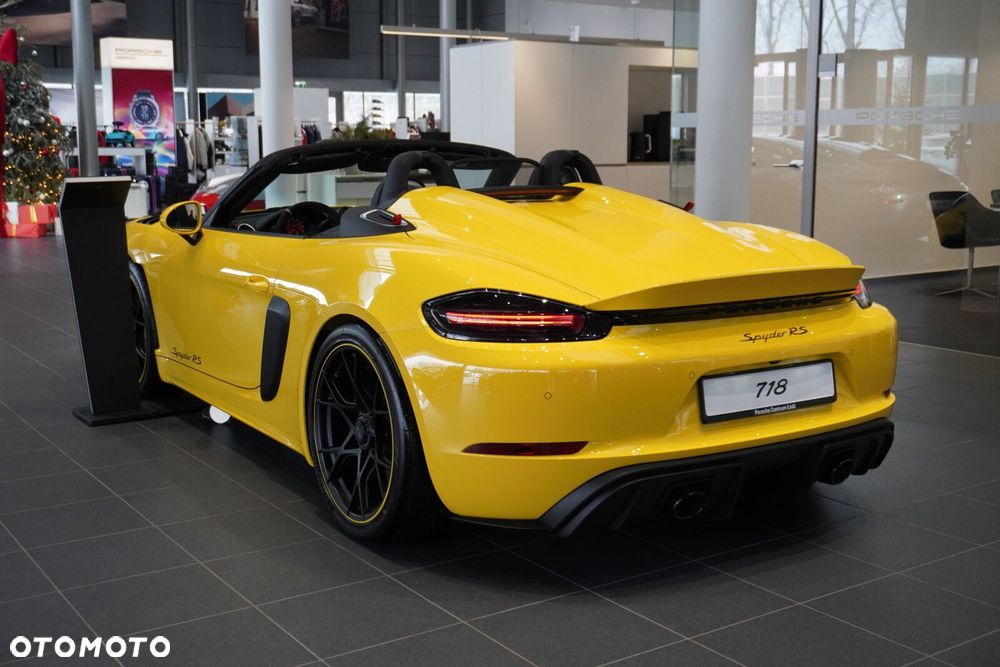 Porsche 718 Spyder - 8