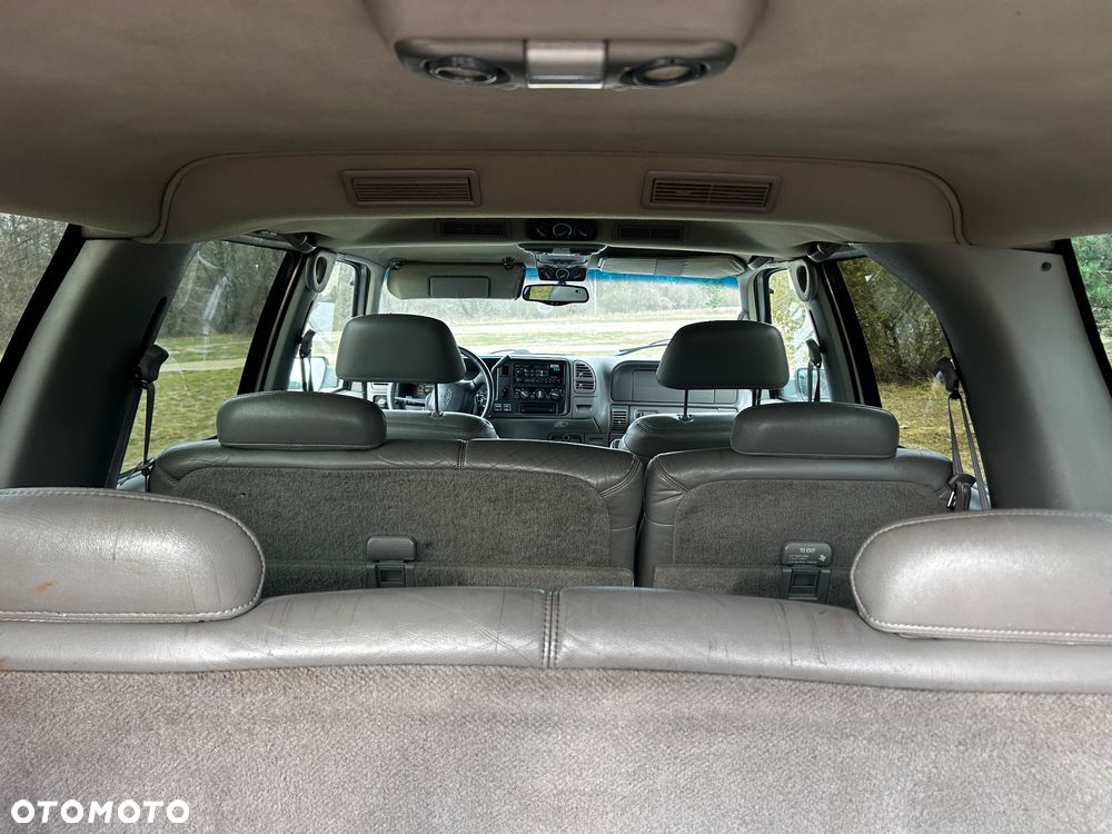 Chevrolet Suburban - 12