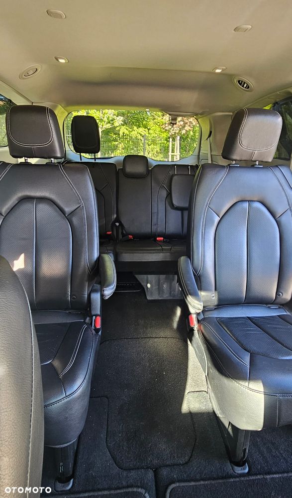 Chrysler Pacifica - 32