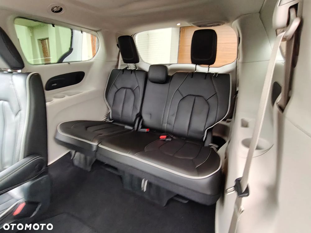 Chrysler Pacifica - 22