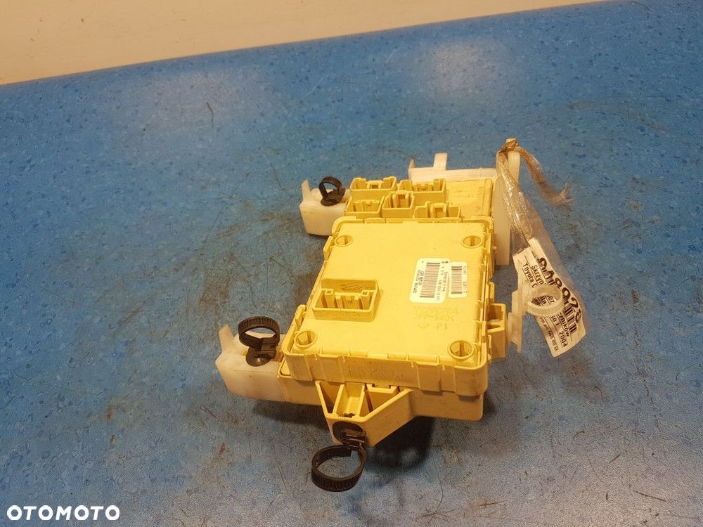 TOYOTA COROLLA VERSO I LIFT 2.0 D4D SKRZYNKA BEZPIECZNIKÓW 89221-0F010 - 9