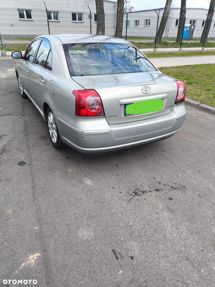 Toyota Avensis 1.8 VVT-i Luna - 2