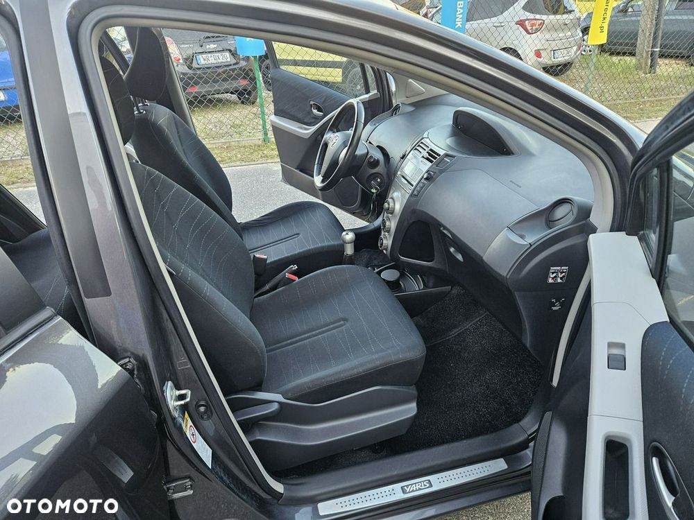 Toyota Yaris - 10