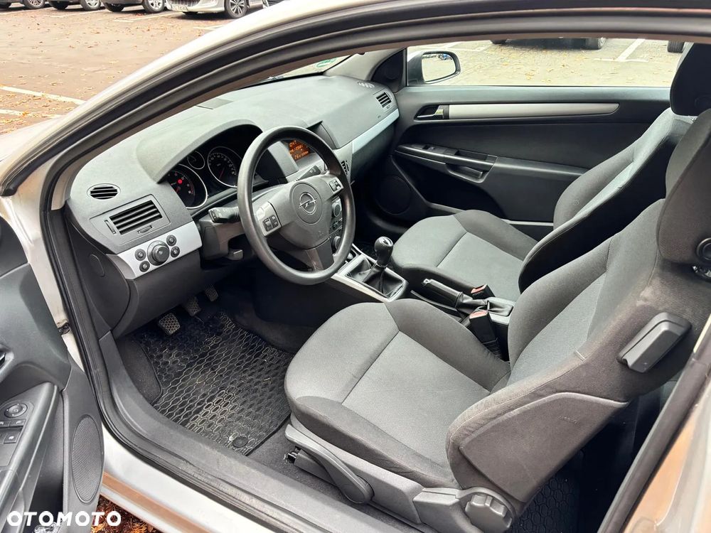 Opel Astra GTC 1.6 - 4