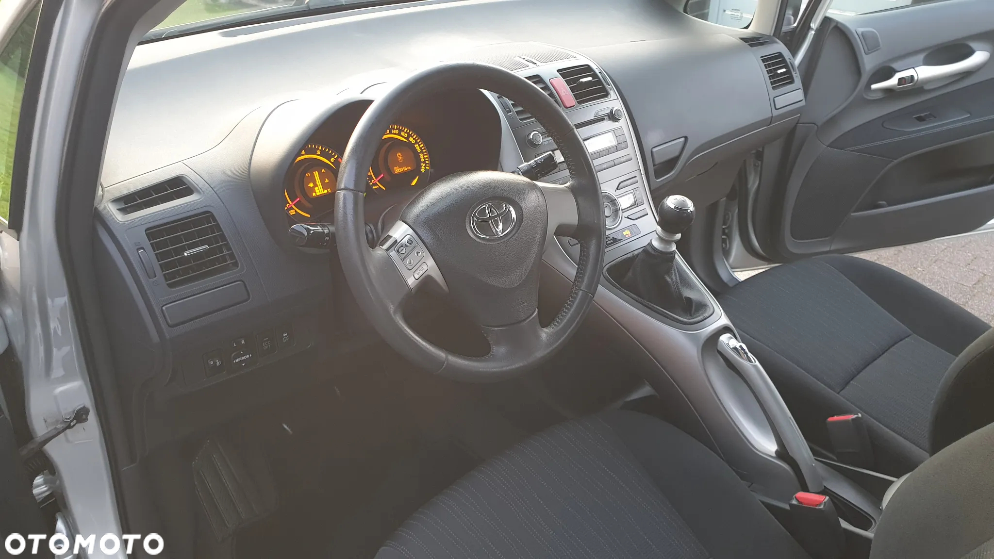 Toyota Auris 1.4 VVT-i Team - 14
