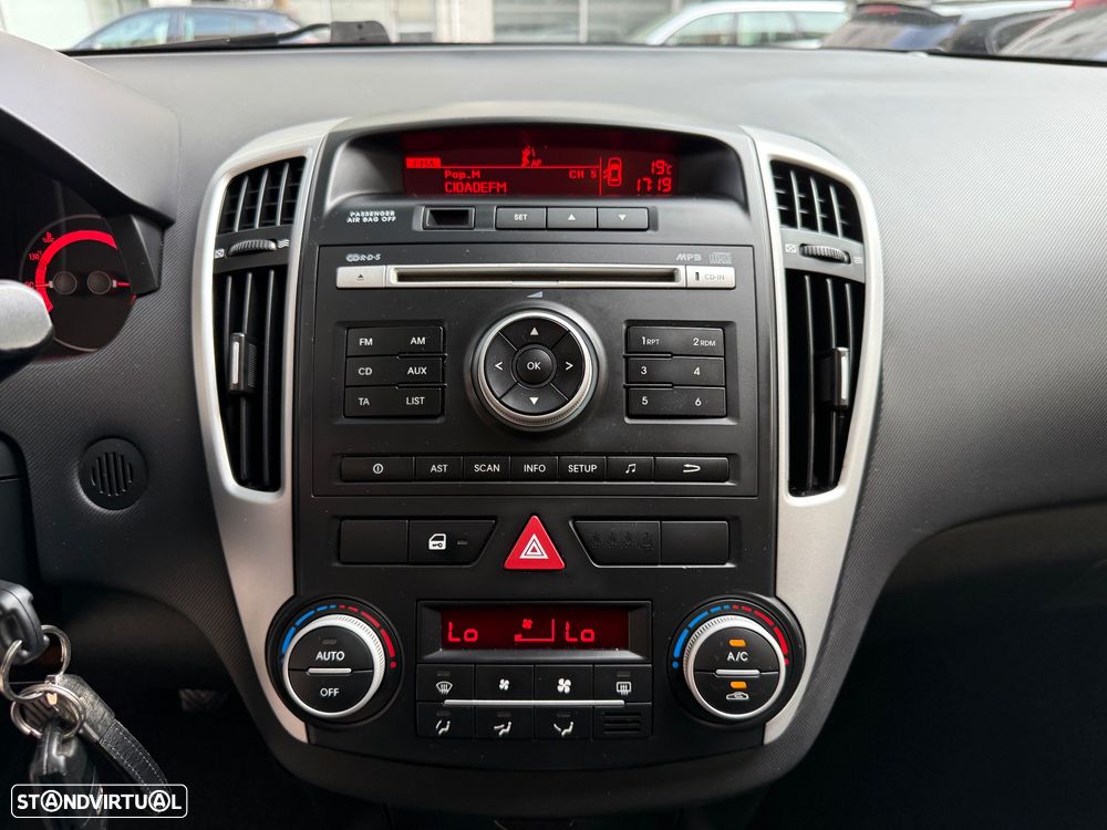 Kia Ceed 1.6 CRDi LX ISG - 20