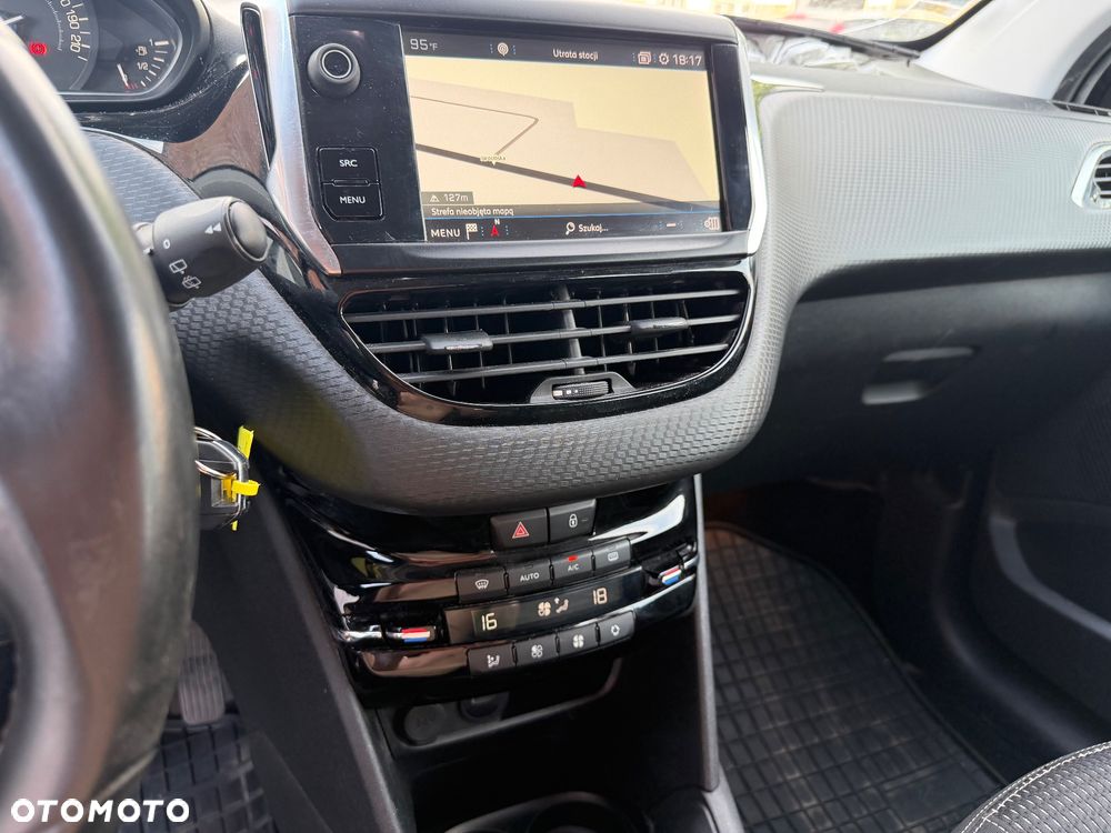 Peugeot 208 - 12