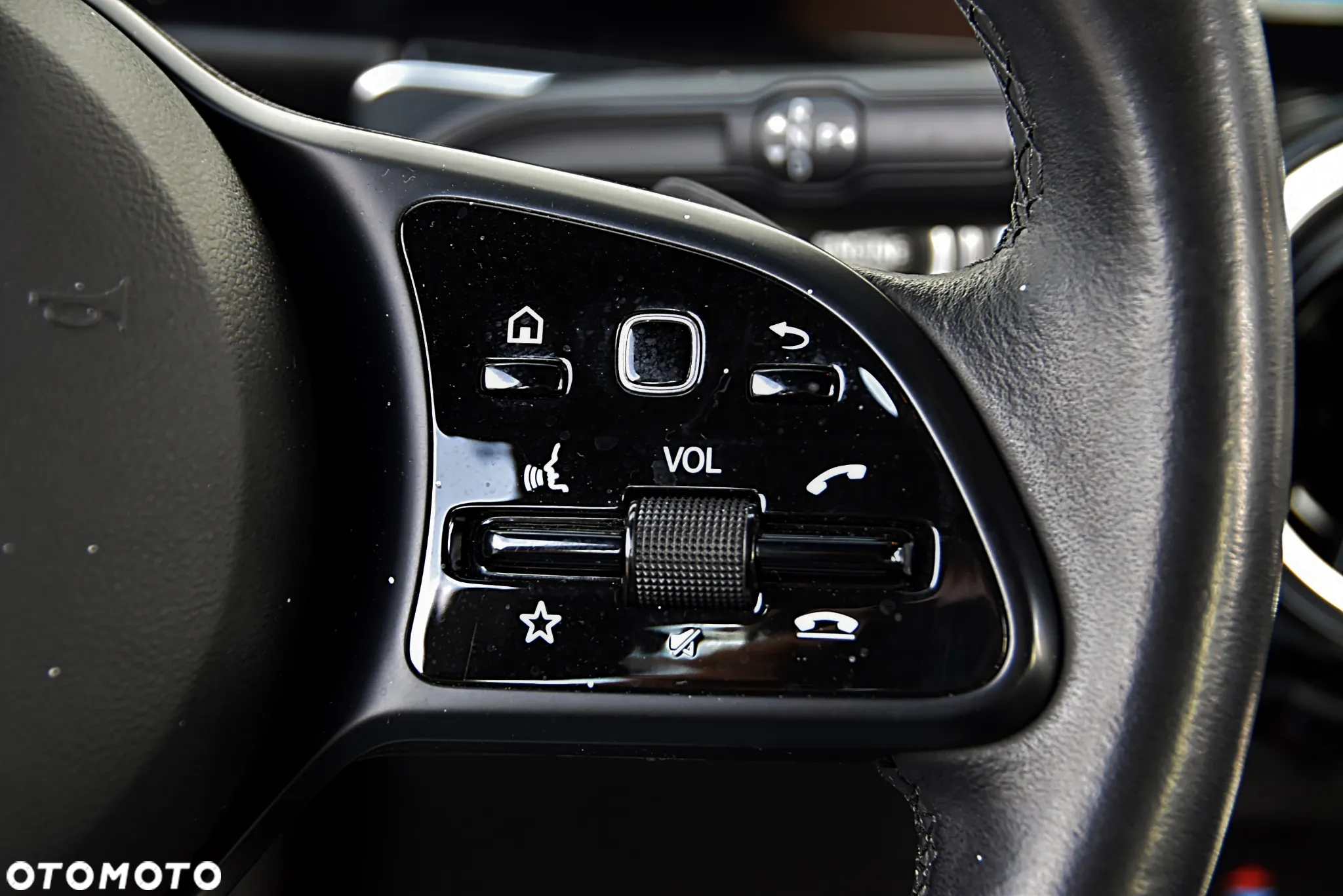 Mercedes-Benz GLB 200 7G-DCT - 32