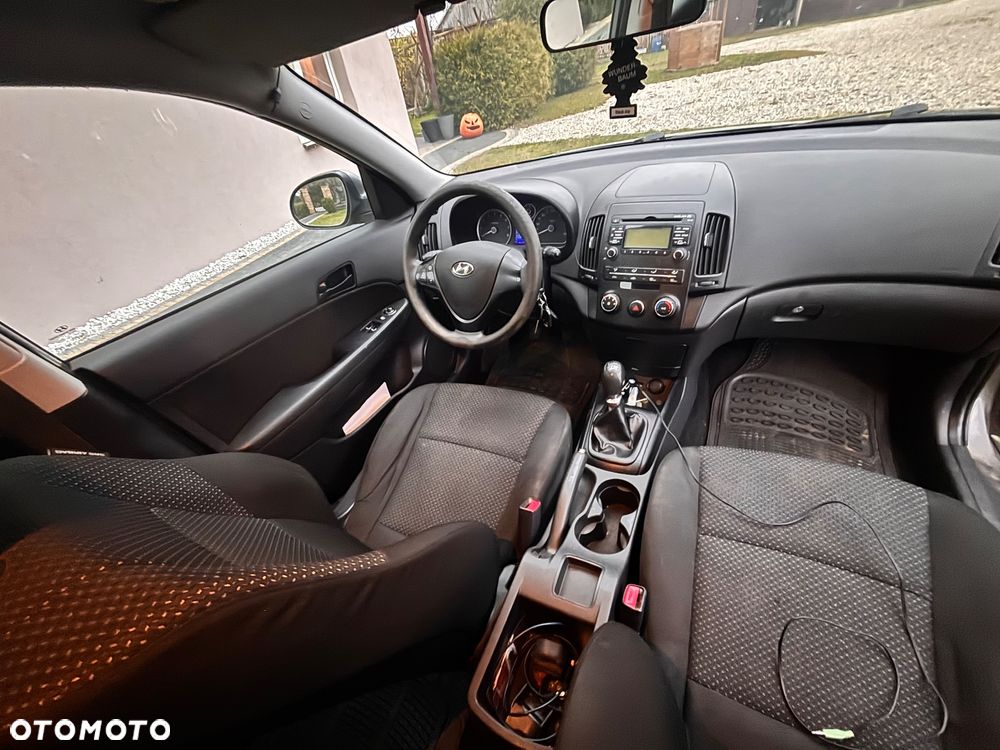 Hyundai i30 1.4 Base + - 10