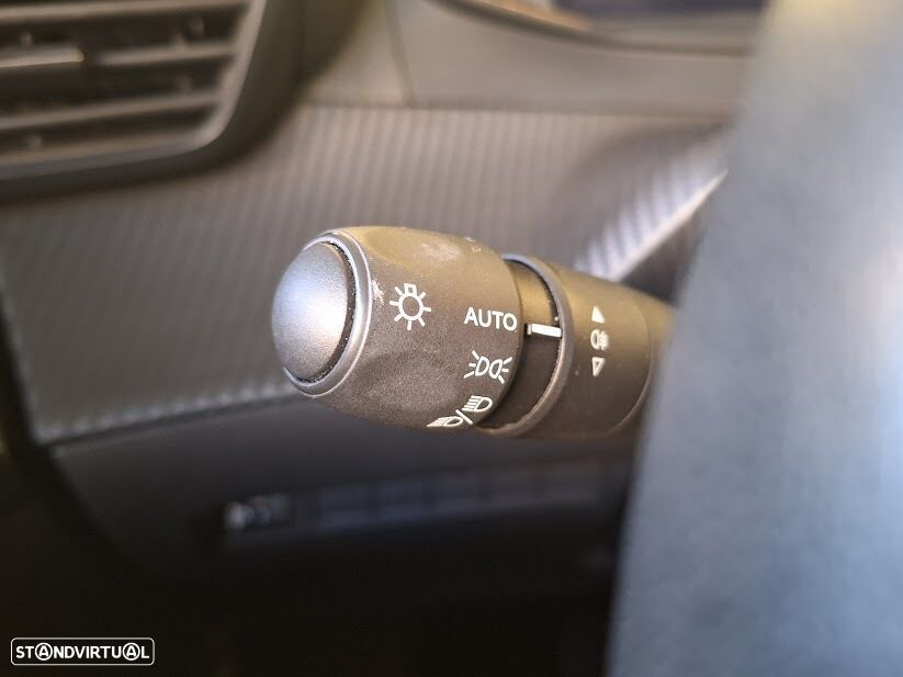 Peugeot 208 1.2 Hybrid Allure e-DCS6 - 19