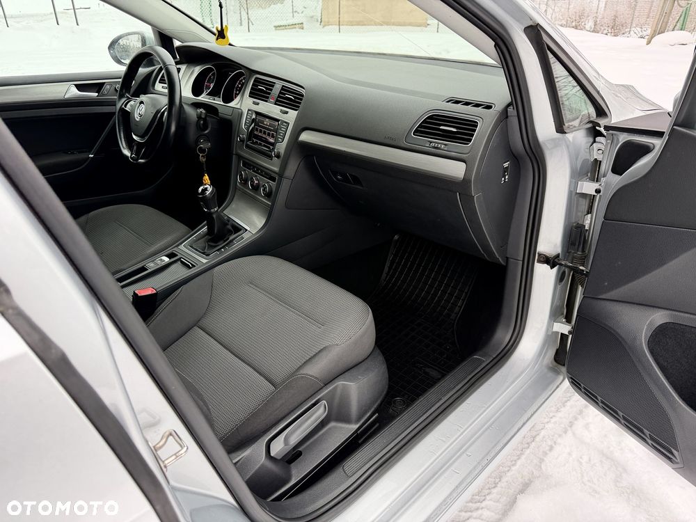 Volkswagen Golf - 25