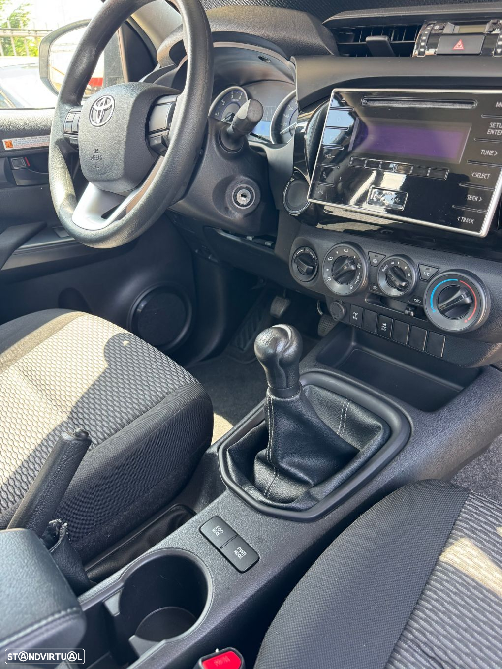 Toyota Hilux 2.4 D-4D 4WD CD CM - 37