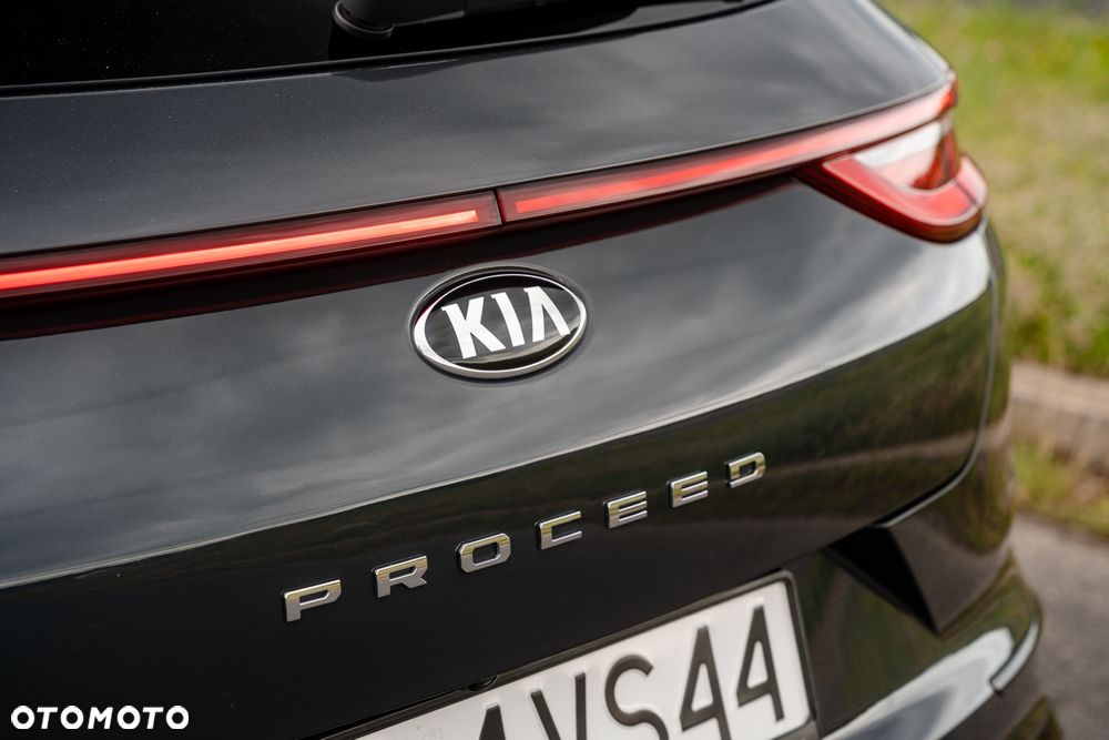 Kia ProCeed 1.6 T-GDI GT DCT - 14
