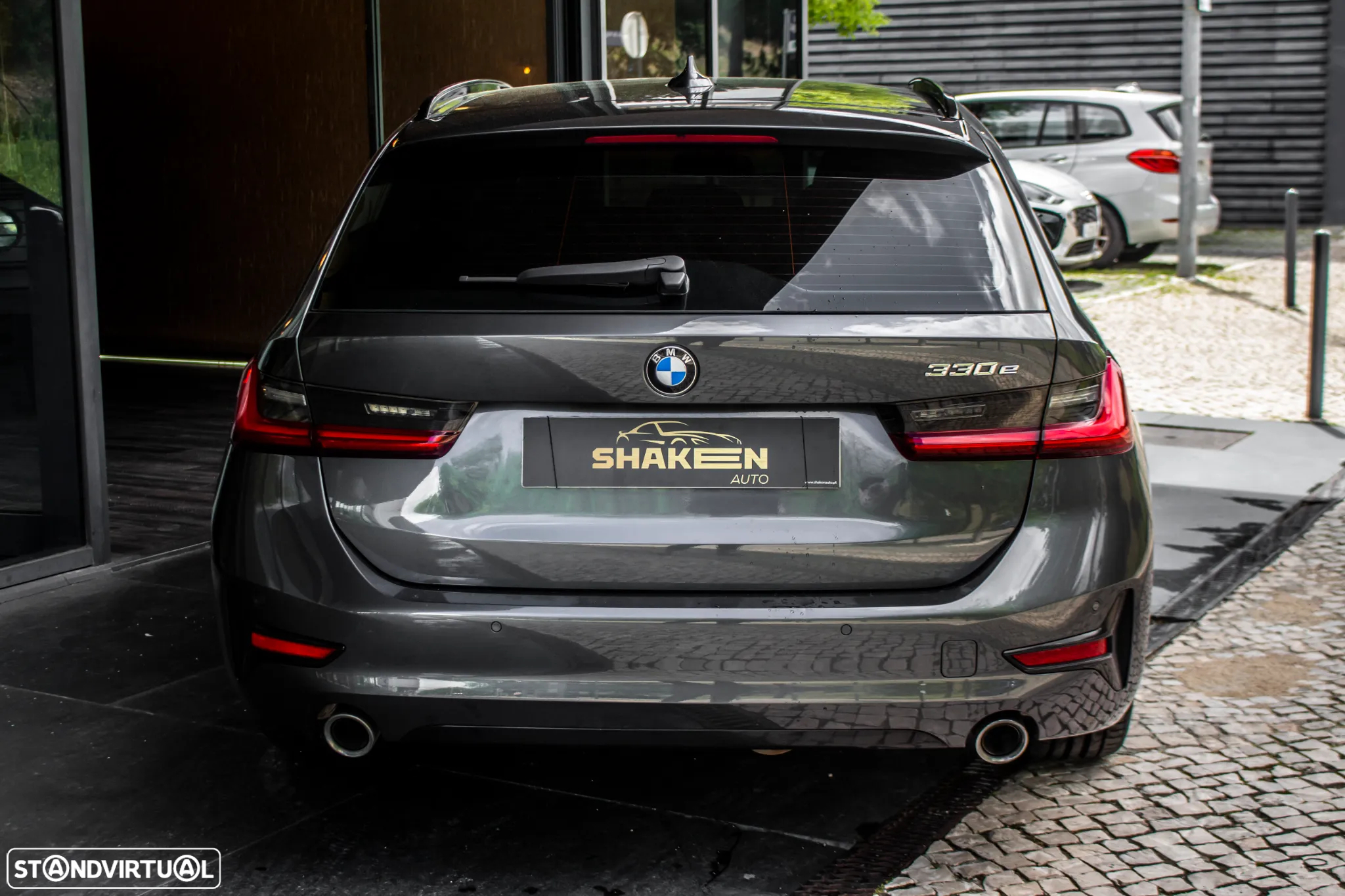BMW 330 e Touring Line Luxury Auto - 10