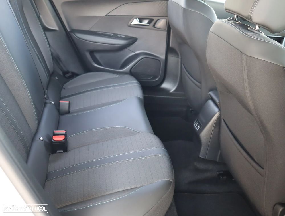 Peugeot e-2008 Allure - 21