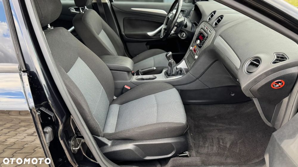 Ford Mondeo 1.6 Ambiente - 21