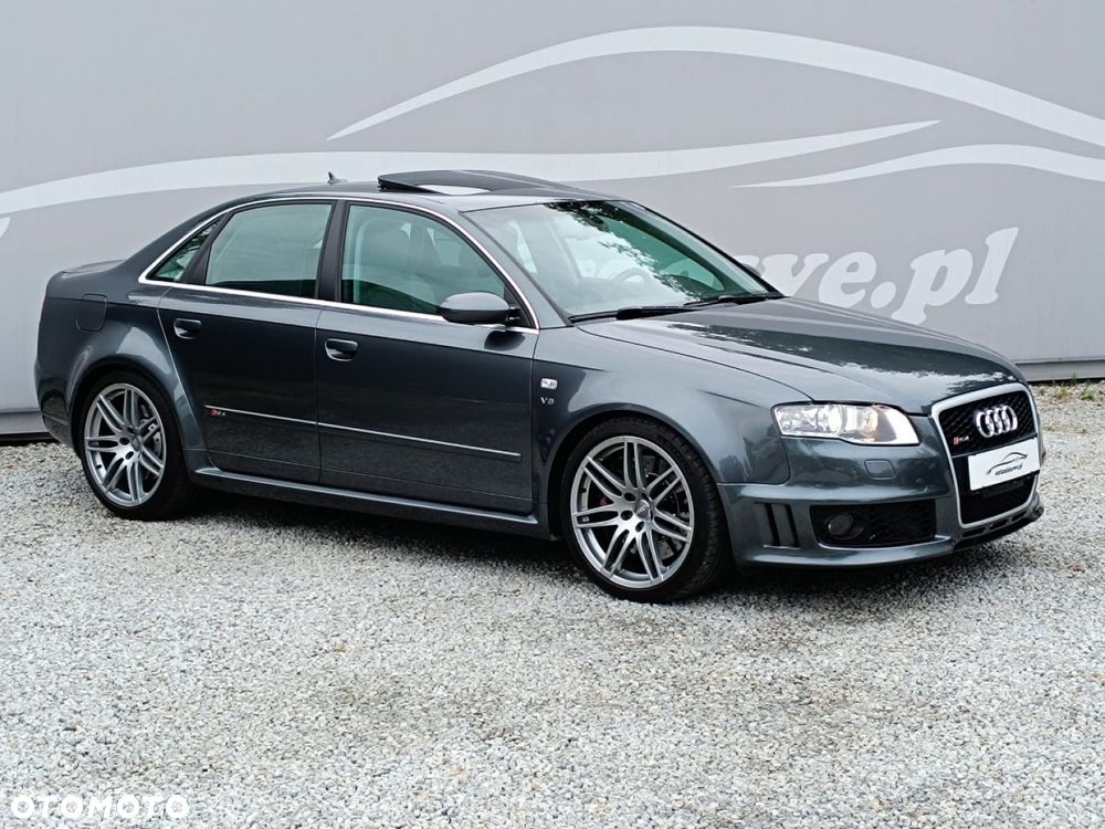 Audi RS4 Limousine - 16