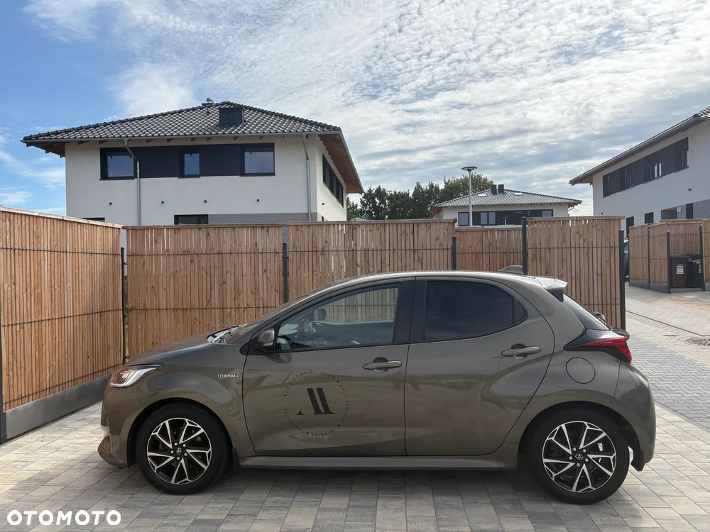 Toyota Yaris Hybrid 100 Premium - 3