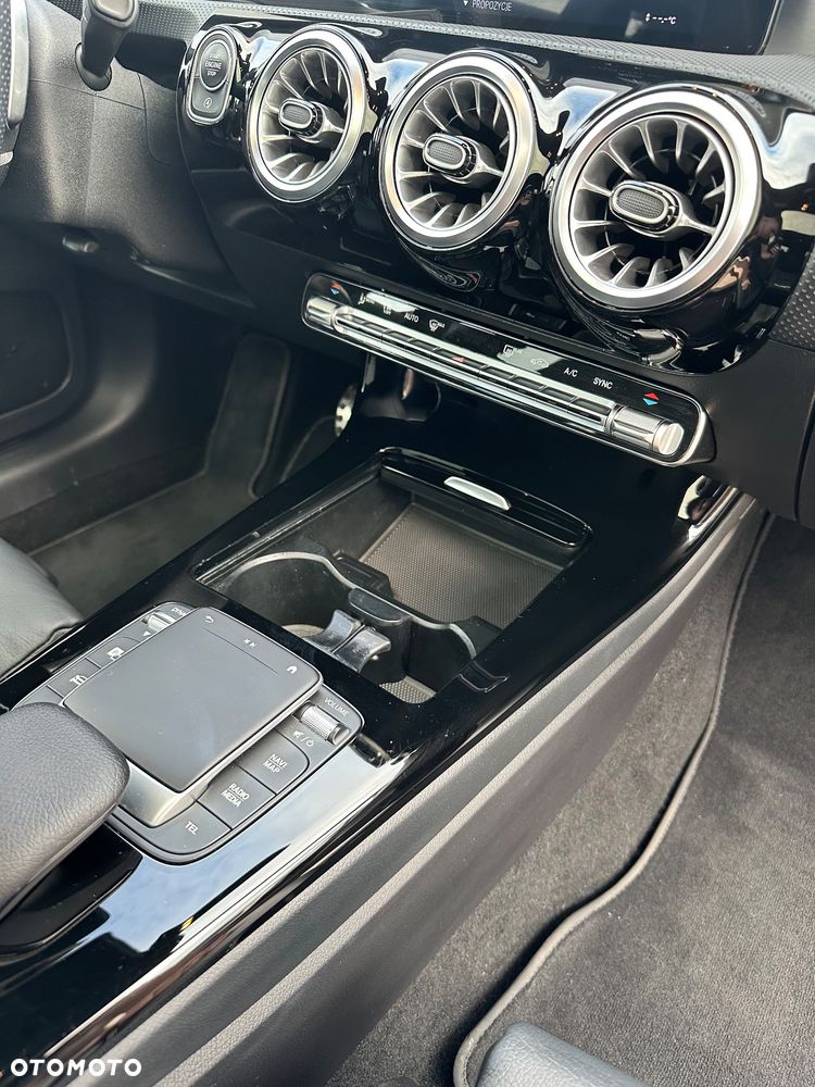 Mercedes-Benz Klasa A 180 AMG Line 7G-DCT - 17