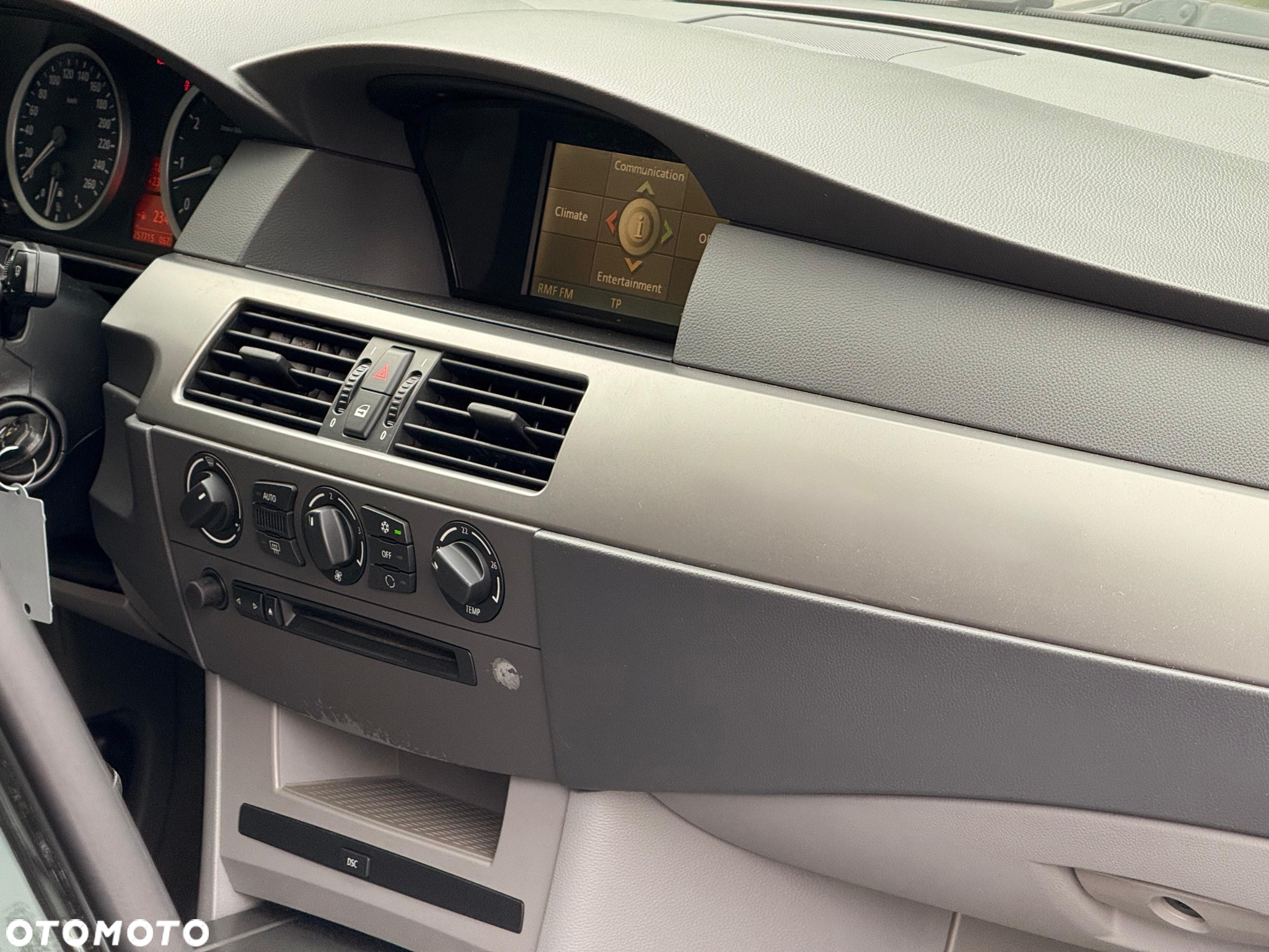 BMW Seria 5 520i - 25