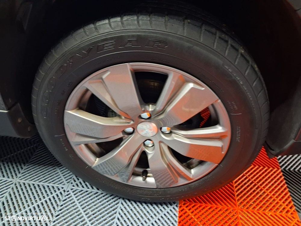 Peugeot 2008 1.2 PureTech Style - 14