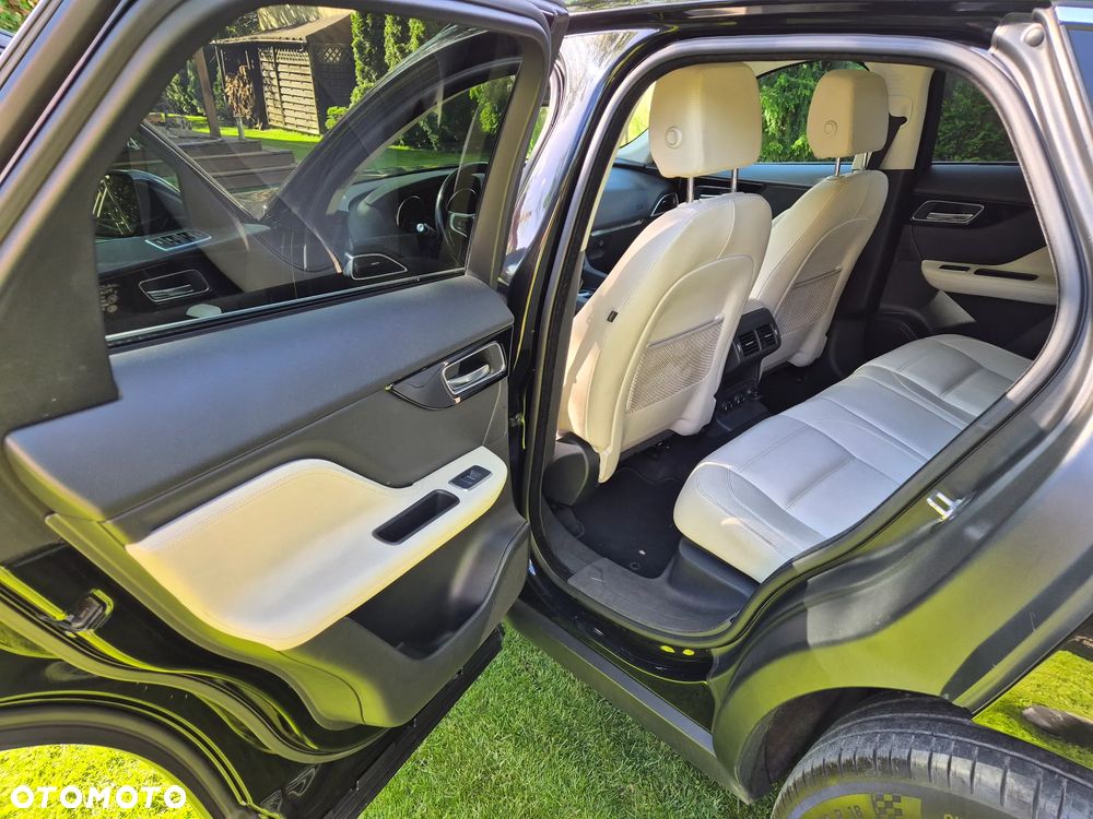 Jaguar F-Pace - 8