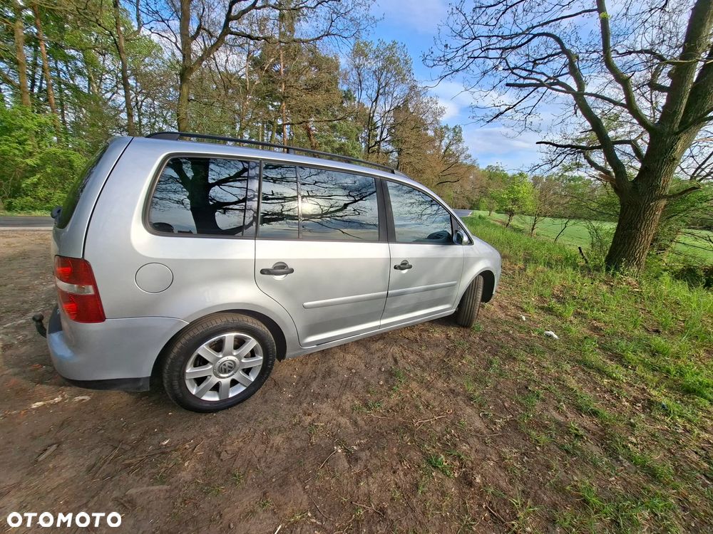 Volkswagen Touran 1.9 TDI Conceptline - 4