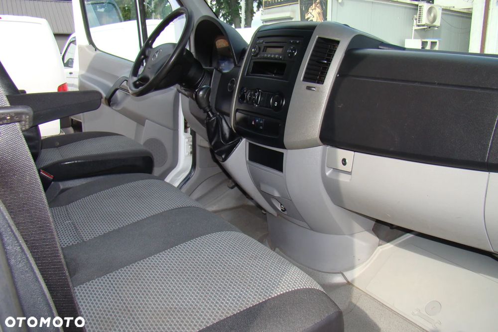 Mercedes-Benz Sprinter - 13