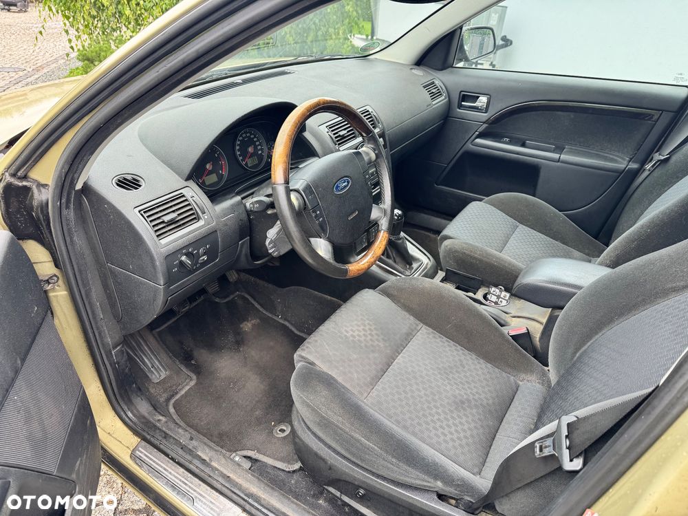 Ford Mondeo - 23