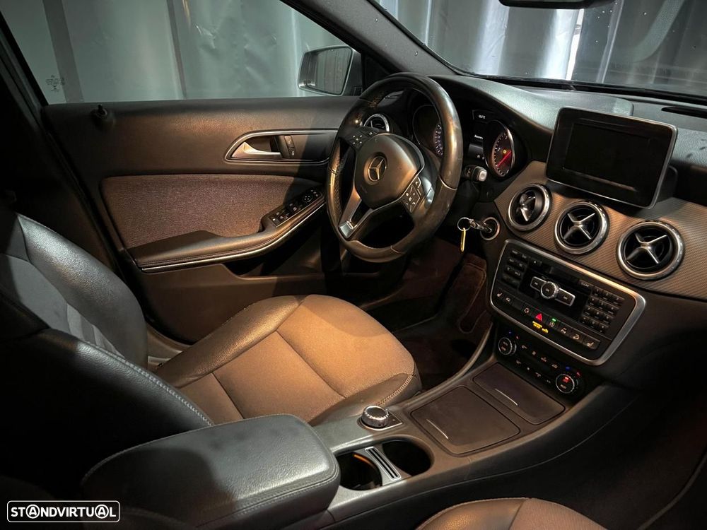 Mercedes-Benz GLA 200 - 12