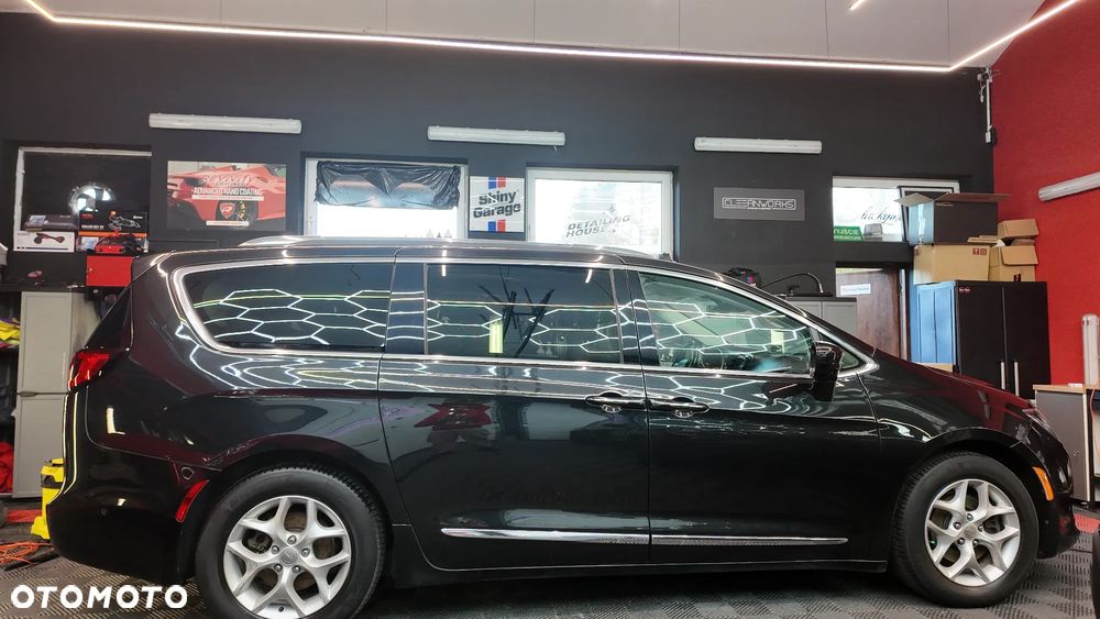 Chrysler Pacifica - 3