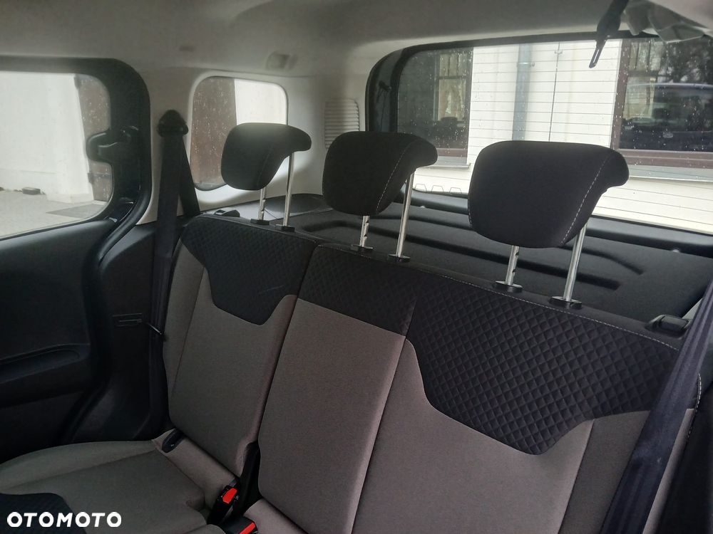 Ford Tourneo Courier - 17