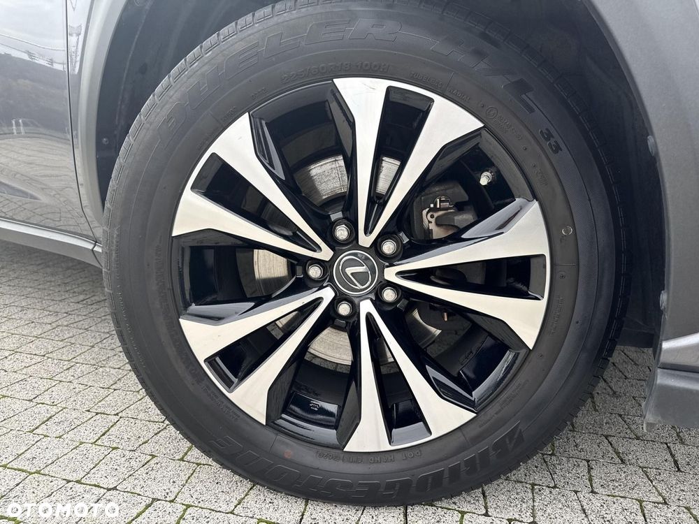 Lexus NX 300h F Impression AWD - 28
