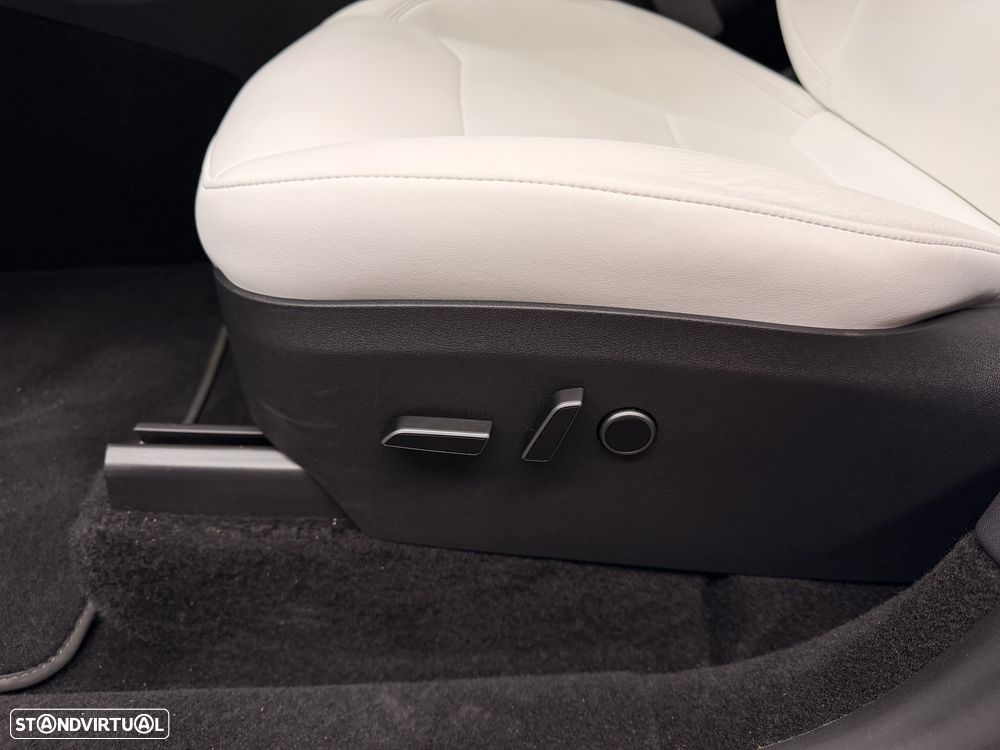 Tesla Model Y RWD - 13