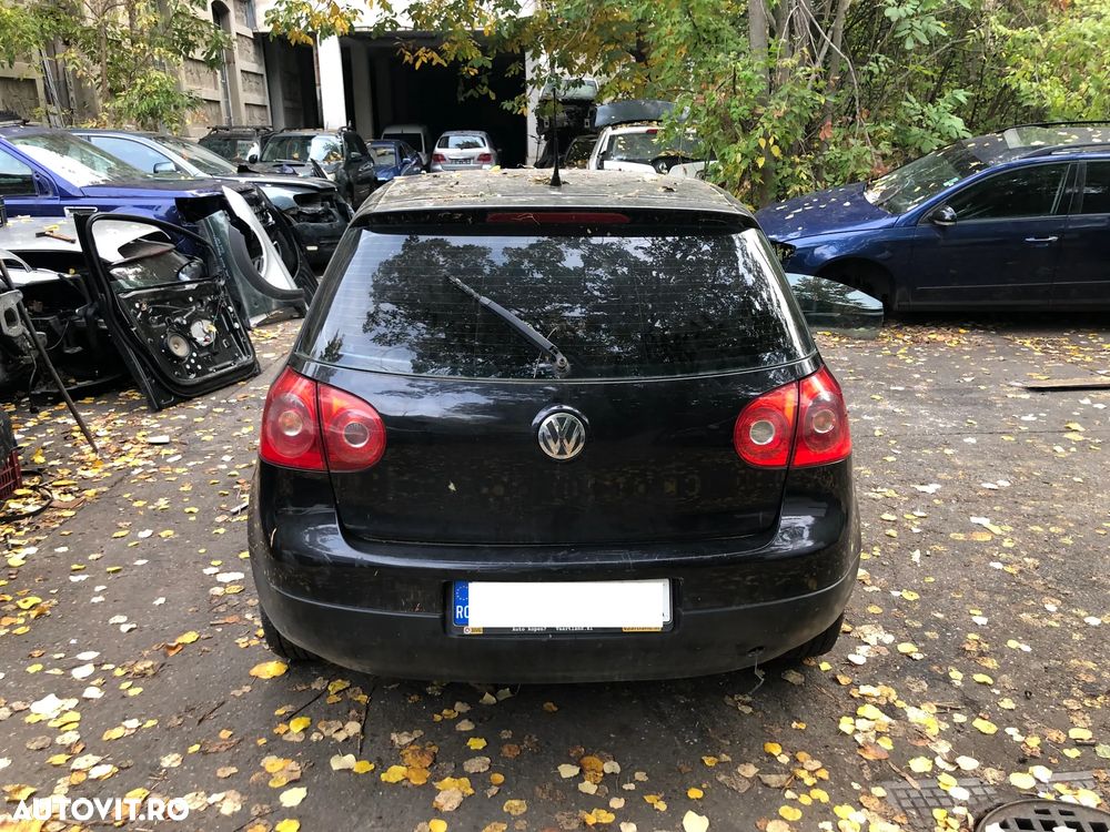 Dezmembrez VW Volkswagen Golf 5 negru benzina 2006 - 8