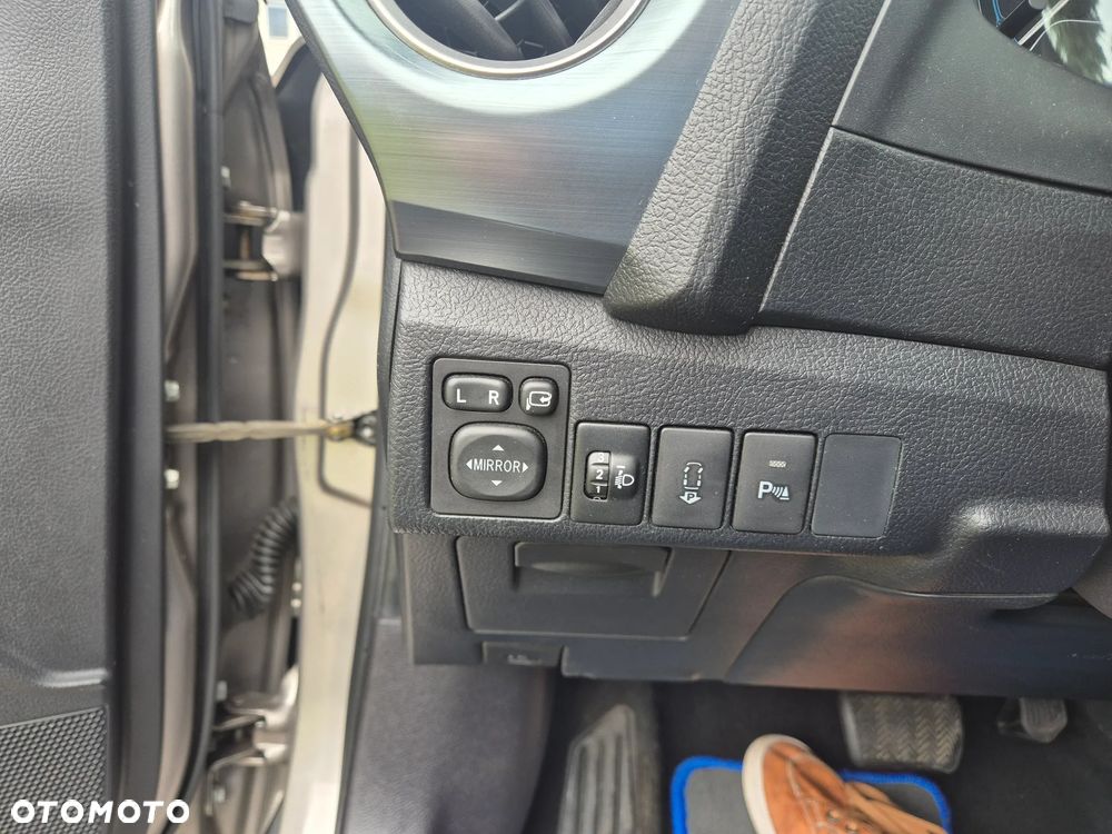 Toyota Auris 1.8 HSD Luna - 20